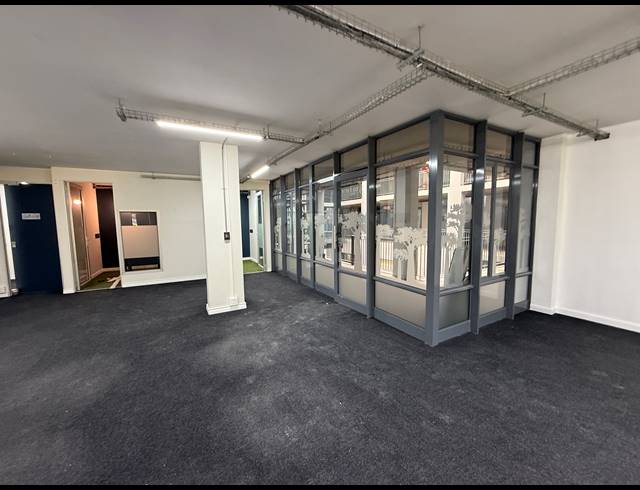 144M² OFFICE TO LET IN GREENSIDE